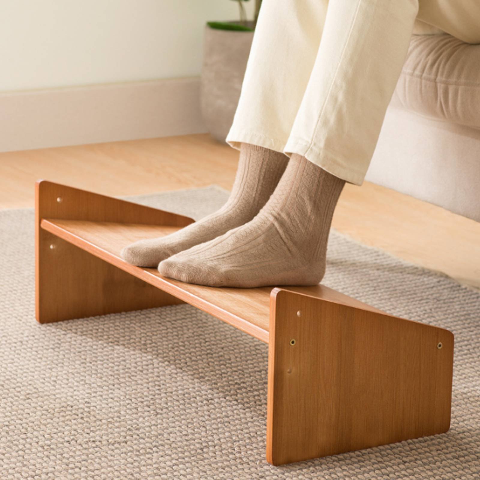 Voetsteun onder het bureau Bre - Office Furniture Commercial recensie en prijs